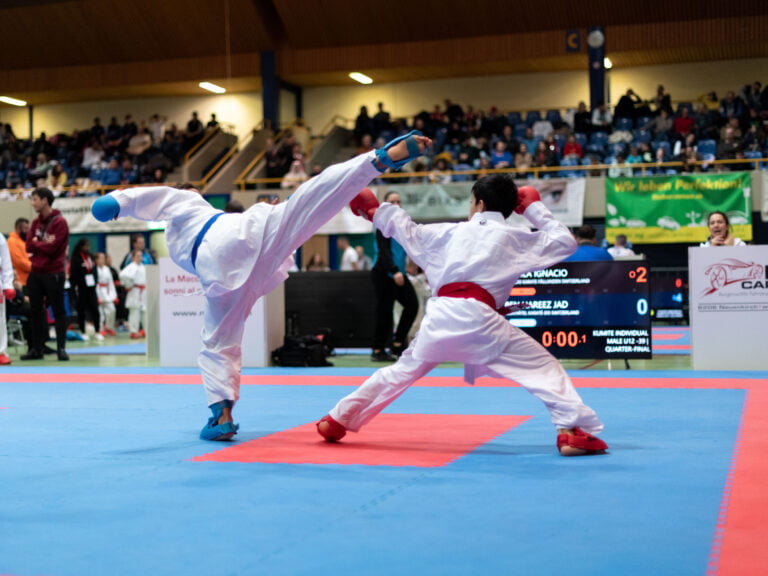 Ignacio im Kumite-Kampf kontrolliert die Distanz